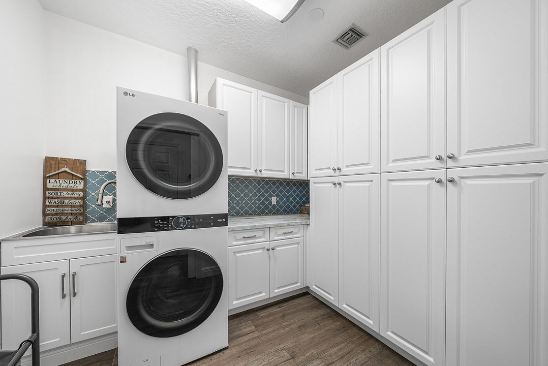 For Sale: $2,895,000 (4 beds, 4 baths, 4666 Square Feet)