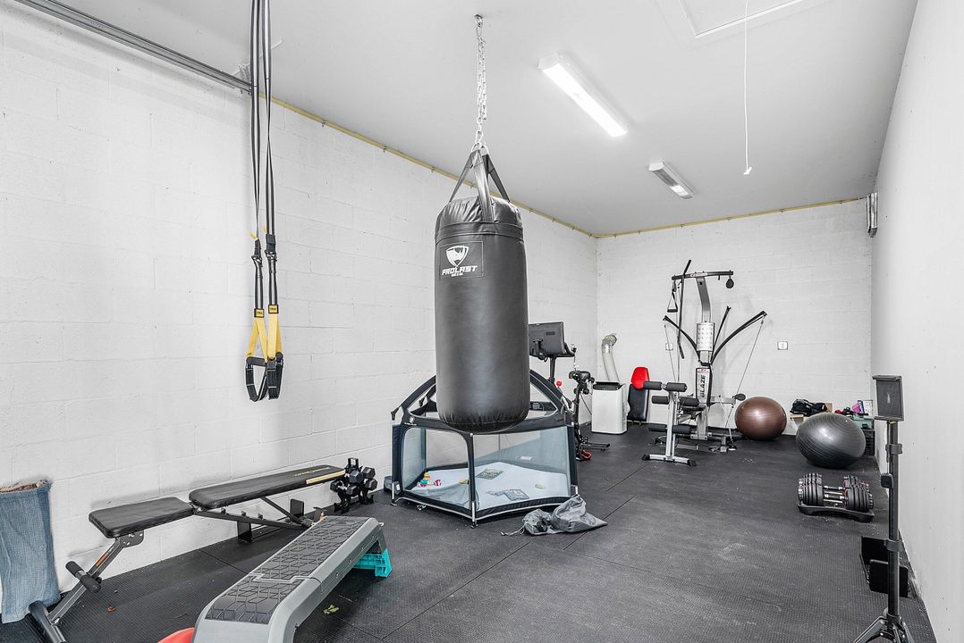 For Sale: $2,895,000 (4 beds, 4 baths, 4666 Square Feet)