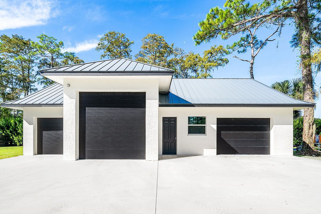 For Sale: $2,895,000 (4 beds, 4 baths, 4666 Square Feet)