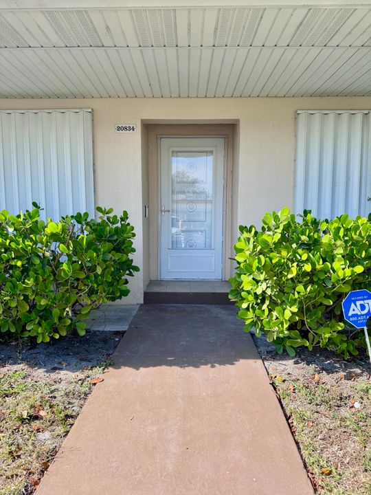 出租: $2,350 (2 贝兹, 2 浴室, 908 平方英尺)