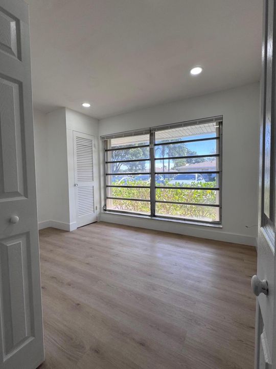 出租: $2,350 (2 贝兹, 2 浴室, 908 平方英尺)