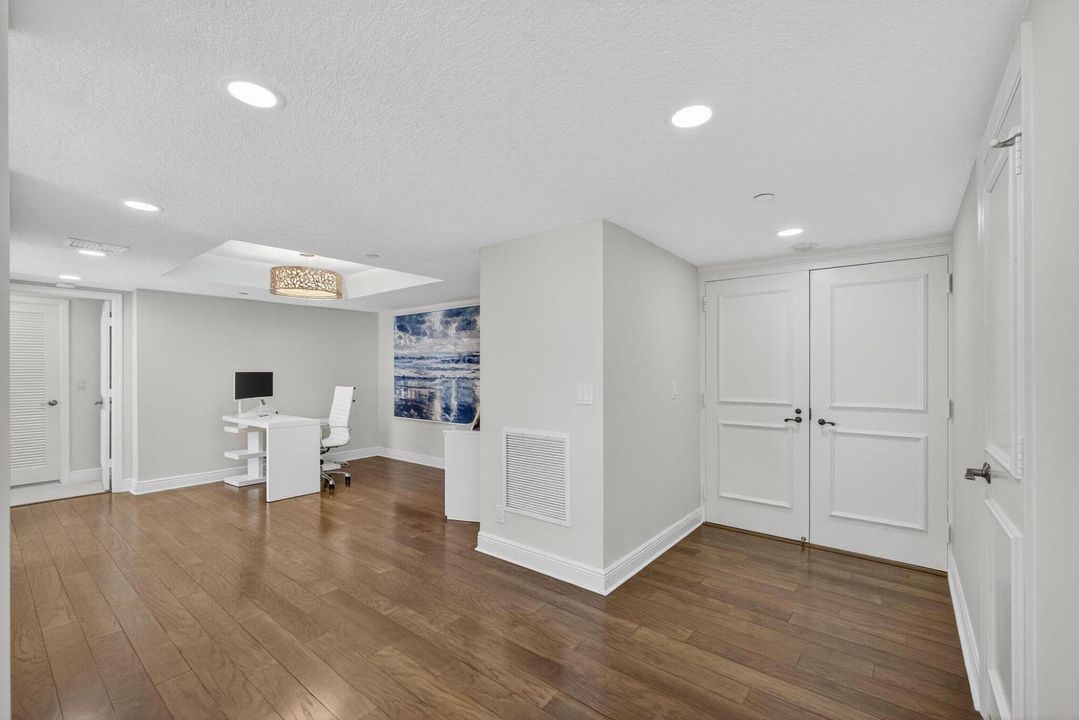 For Sale: $1,695,000 (3 beds, 2 baths, 2000 Square Feet)