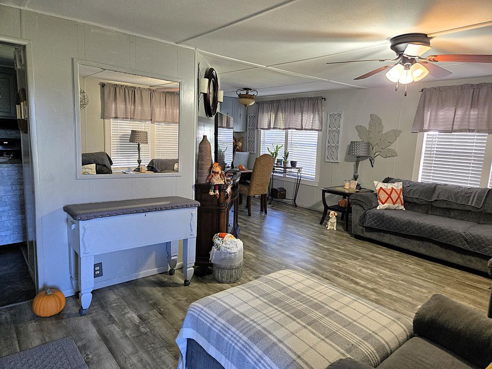 For Sale: $190,000 (2 beds, 2 baths, 1438 Square Feet)