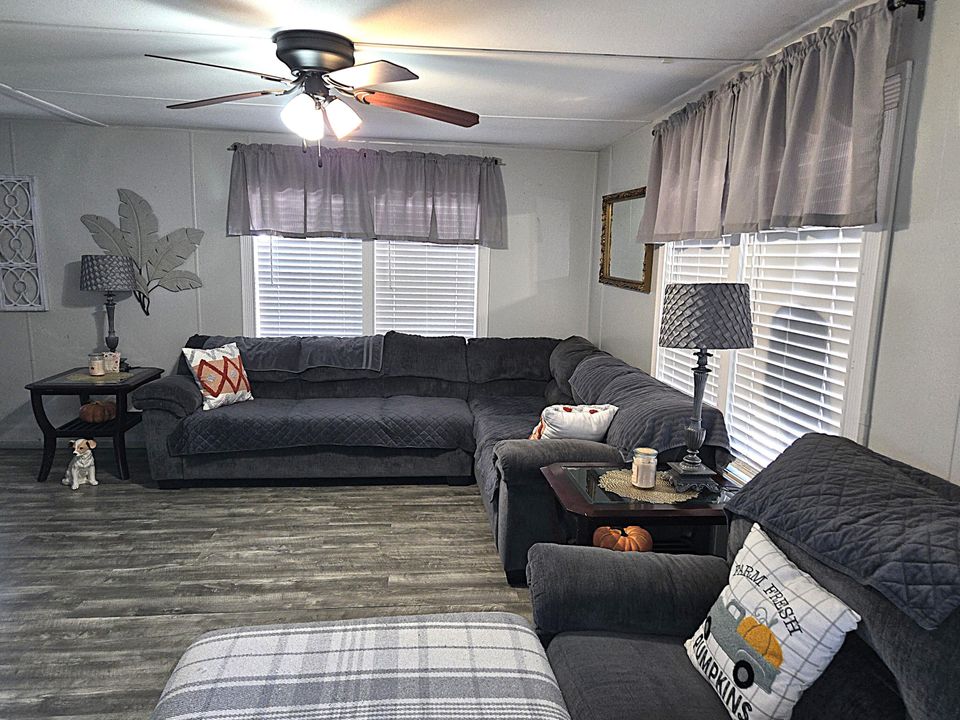 For Sale: $190,000 (2 beds, 2 baths, 1438 Square Feet)