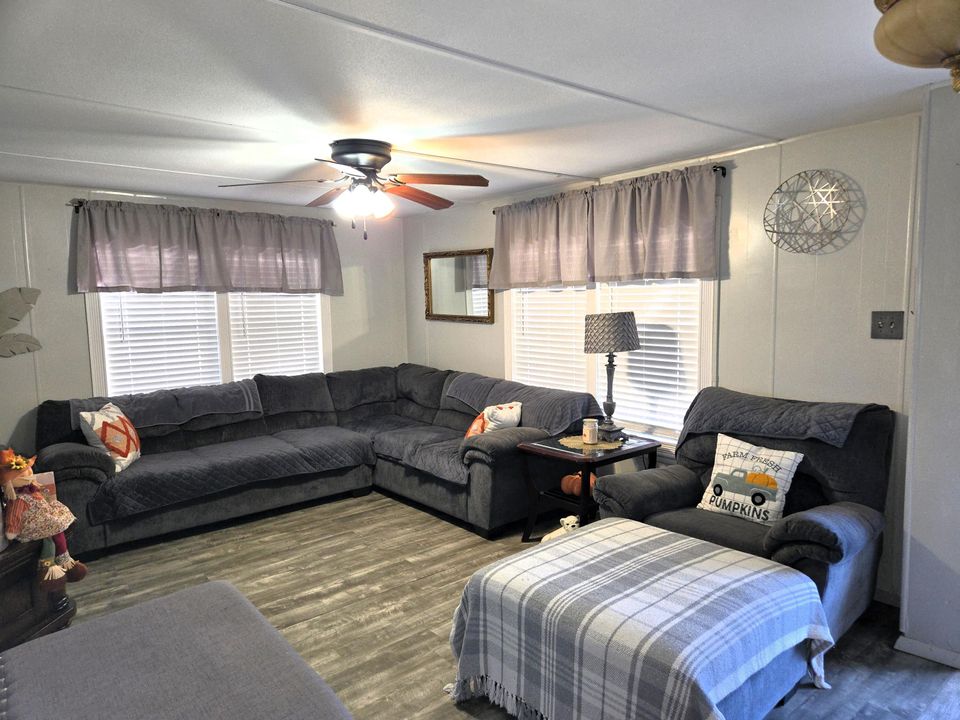 For Sale: $190,000 (2 beds, 2 baths, 1438 Square Feet)