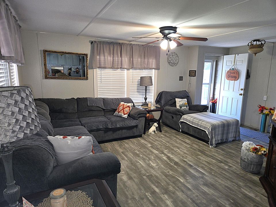 For Sale: $190,000 (2 beds, 2 baths, 1438 Square Feet)