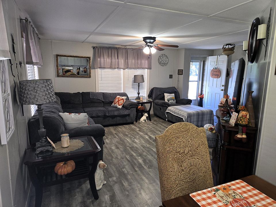 For Sale: $190,000 (2 beds, 2 baths, 1438 Square Feet)