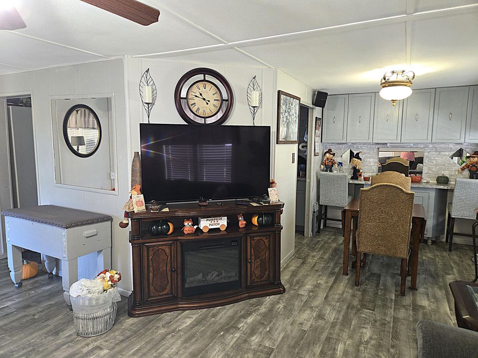 For Sale: $190,000 (2 beds, 2 baths, 1438 Square Feet)