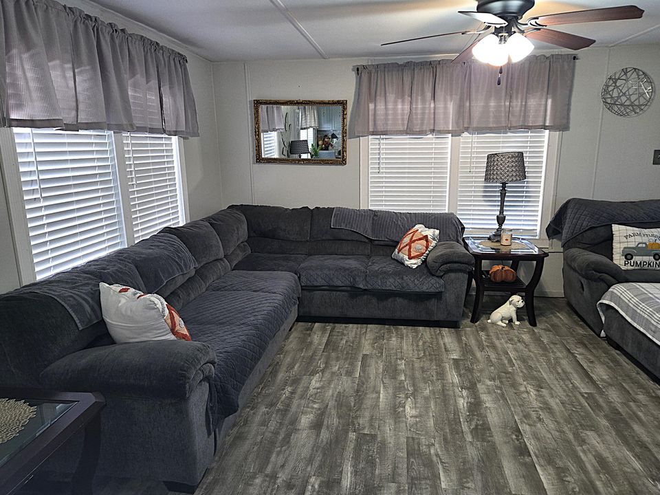 For Sale: $190,000 (2 beds, 2 baths, 1438 Square Feet)