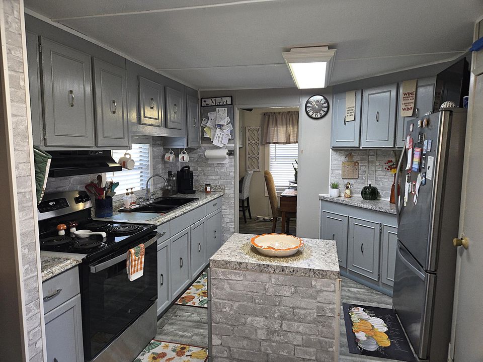 For Sale: $190,000 (2 beds, 2 baths, 1438 Square Feet)