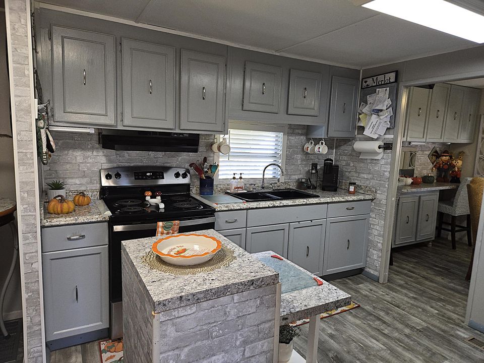 For Sale: $190,000 (2 beds, 2 baths, 1438 Square Feet)