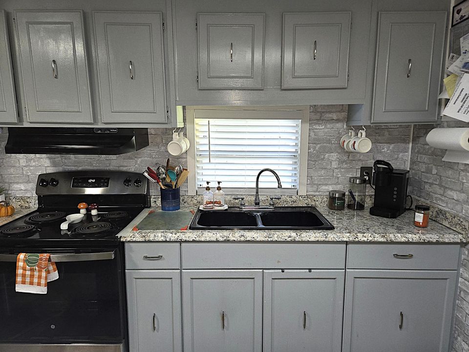 For Sale: $190,000 (2 beds, 2 baths, 1438 Square Feet)