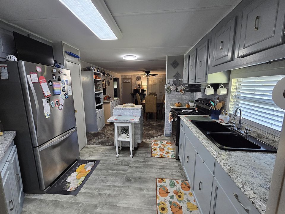 For Sale: $190,000 (2 beds, 2 baths, 1438 Square Feet)