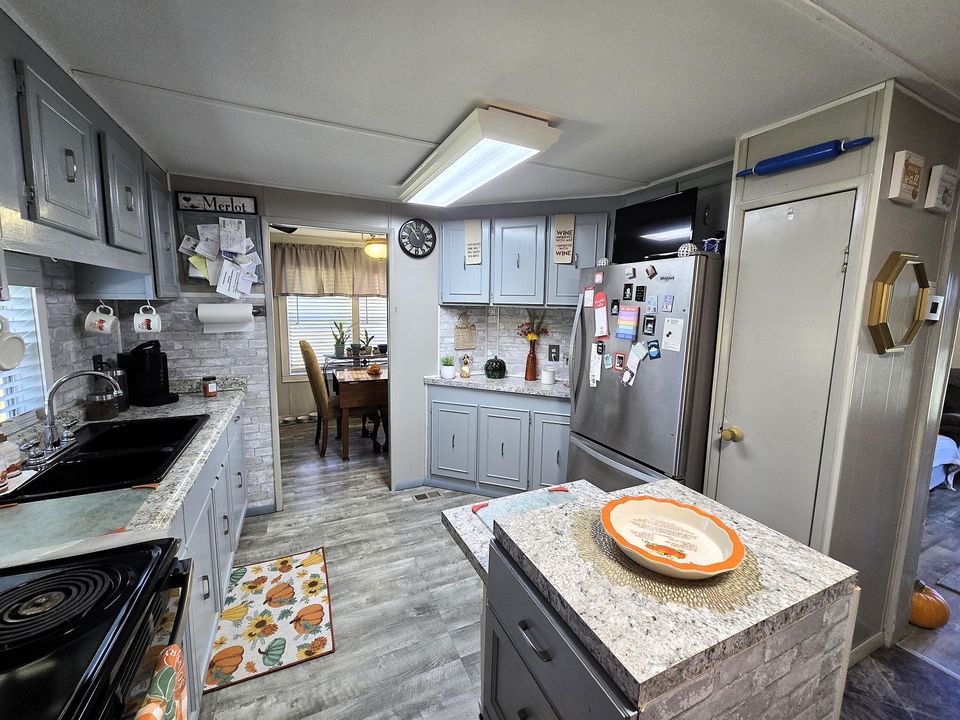 For Sale: $190,000 (2 beds, 2 baths, 1438 Square Feet)