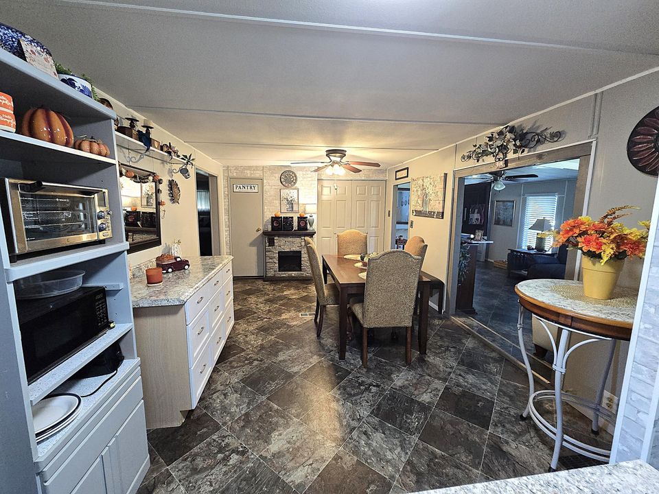 For Sale: $190,000 (2 beds, 2 baths, 1438 Square Feet)