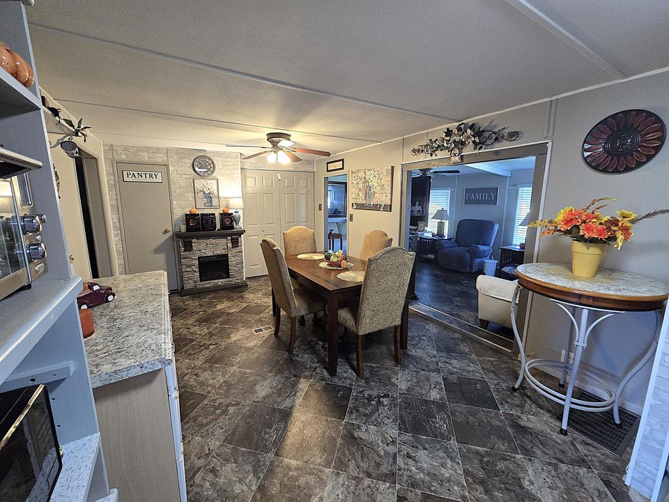 For Sale: $190,000 (2 beds, 2 baths, 1438 Square Feet)