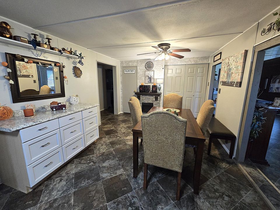 For Sale: $190,000 (2 beds, 2 baths, 1438 Square Feet)