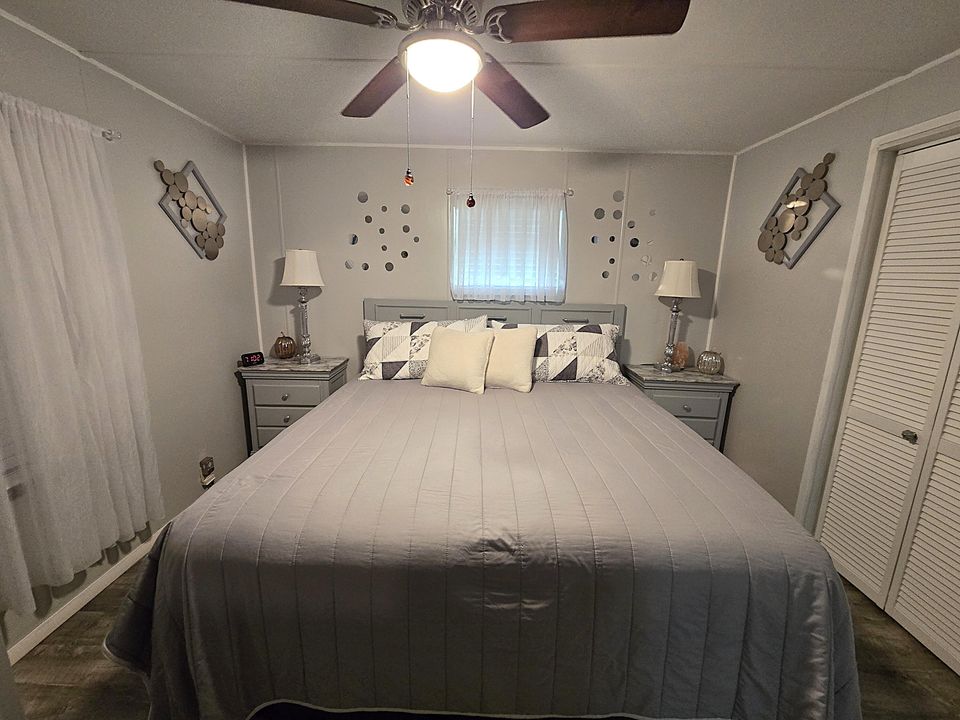 For Sale: $190,000 (2 beds, 2 baths, 1438 Square Feet)