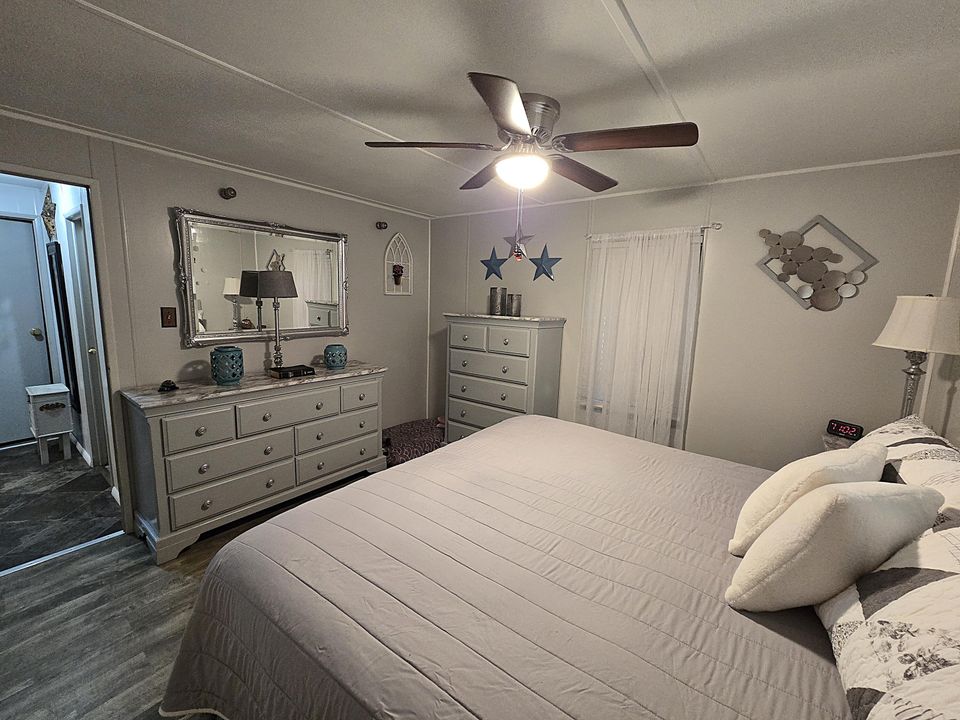 For Sale: $190,000 (2 beds, 2 baths, 1438 Square Feet)