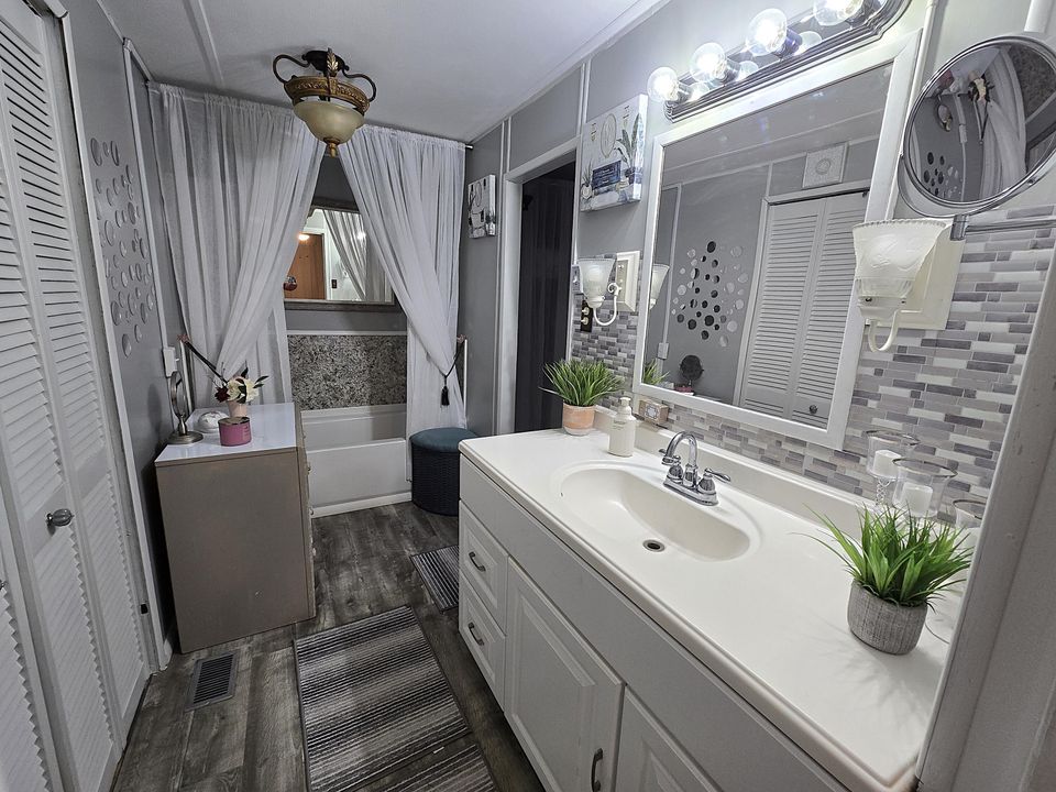 For Sale: $190,000 (2 beds, 2 baths, 1438 Square Feet)