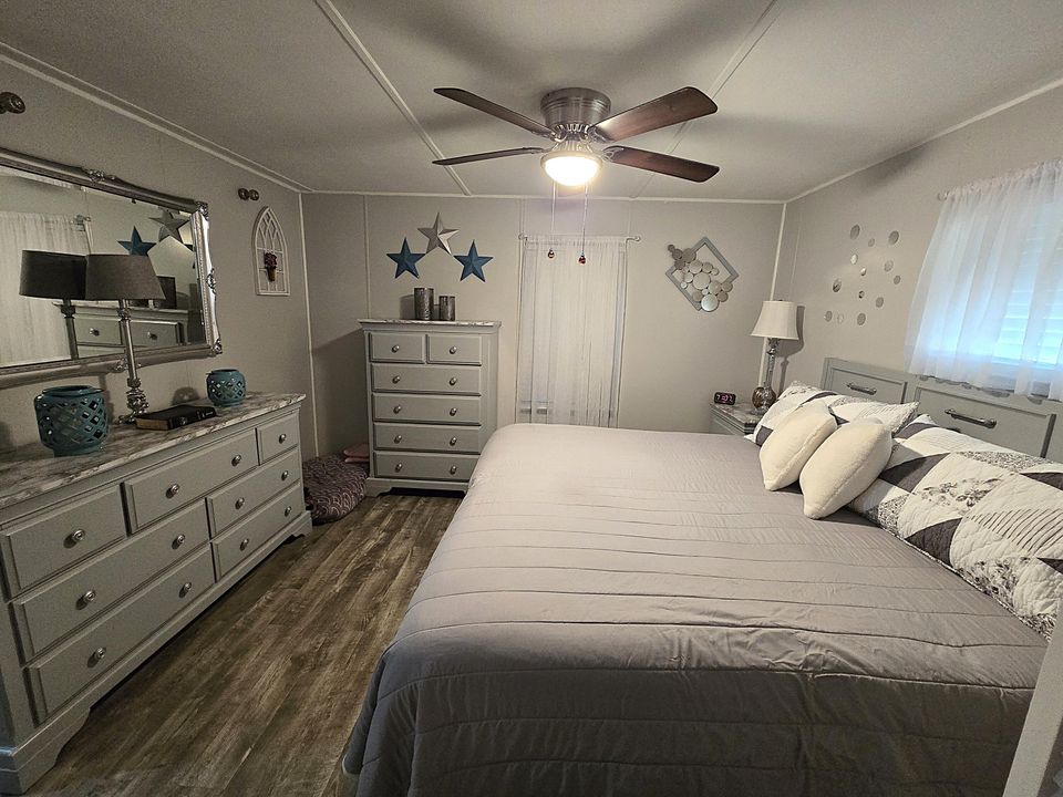 For Sale: $190,000 (2 beds, 2 baths, 1438 Square Feet)