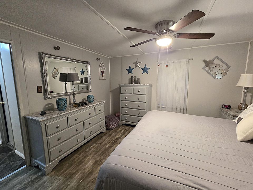 For Sale: $190,000 (2 beds, 2 baths, 1438 Square Feet)