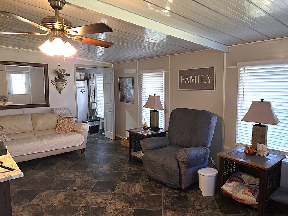 For Sale: $190,000 (2 beds, 2 baths, 1438 Square Feet)