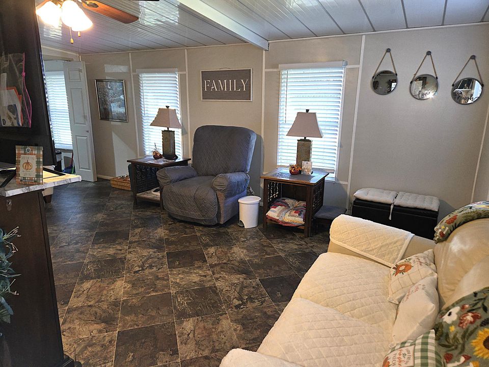 For Sale: $190,000 (2 beds, 2 baths, 1438 Square Feet)