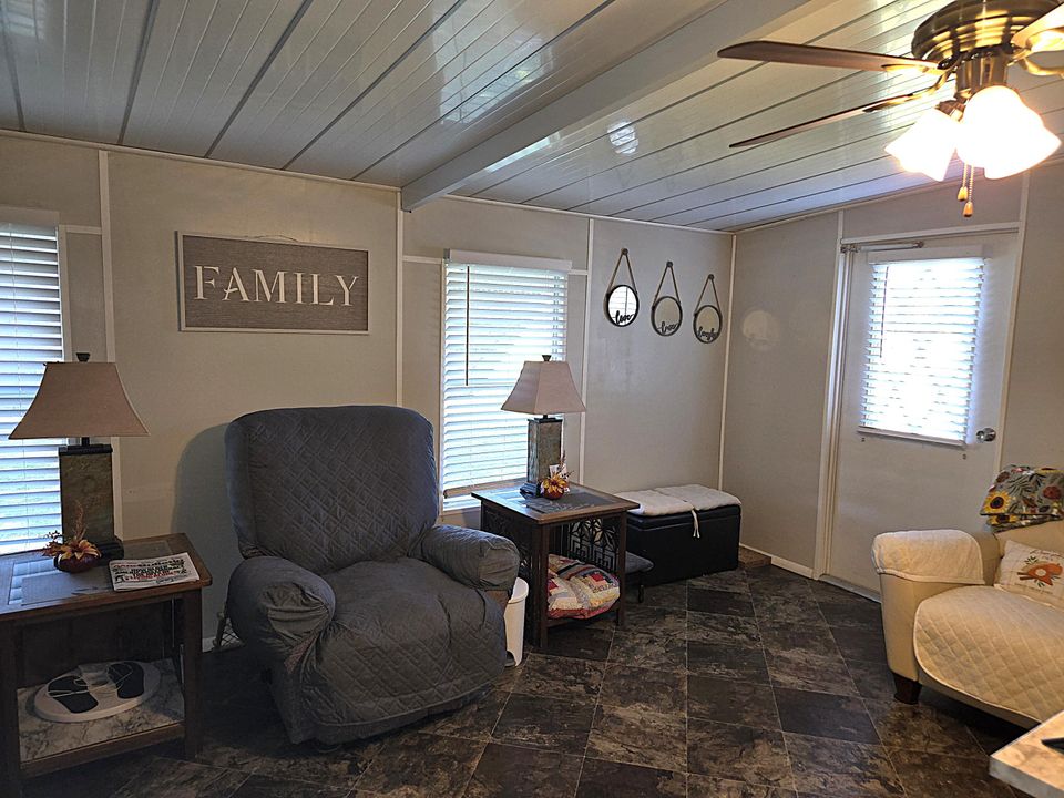 For Sale: $190,000 (2 beds, 2 baths, 1438 Square Feet)