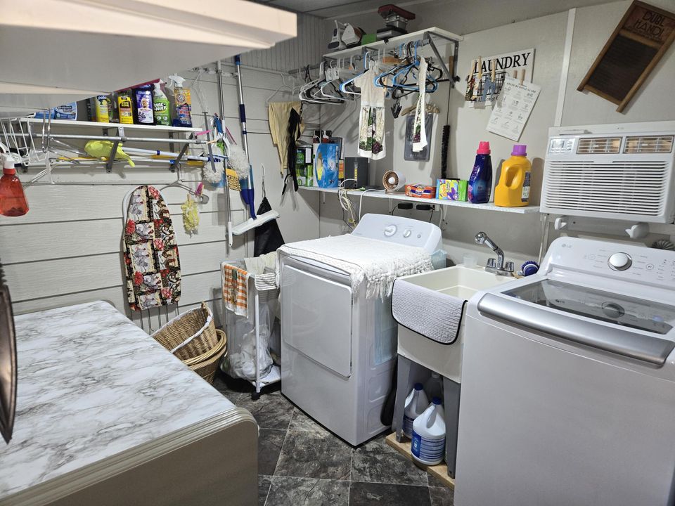 For Sale: $190,000 (2 beds, 2 baths, 1438 Square Feet)