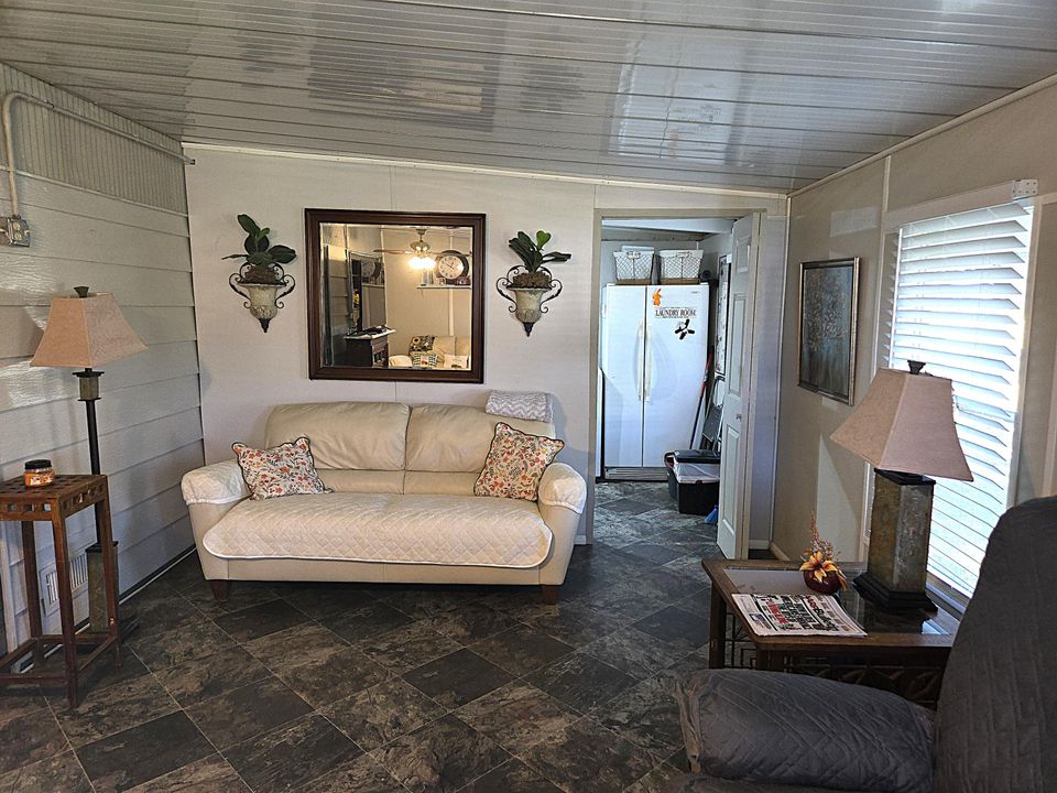 For Sale: $190,000 (2 beds, 2 baths, 1438 Square Feet)