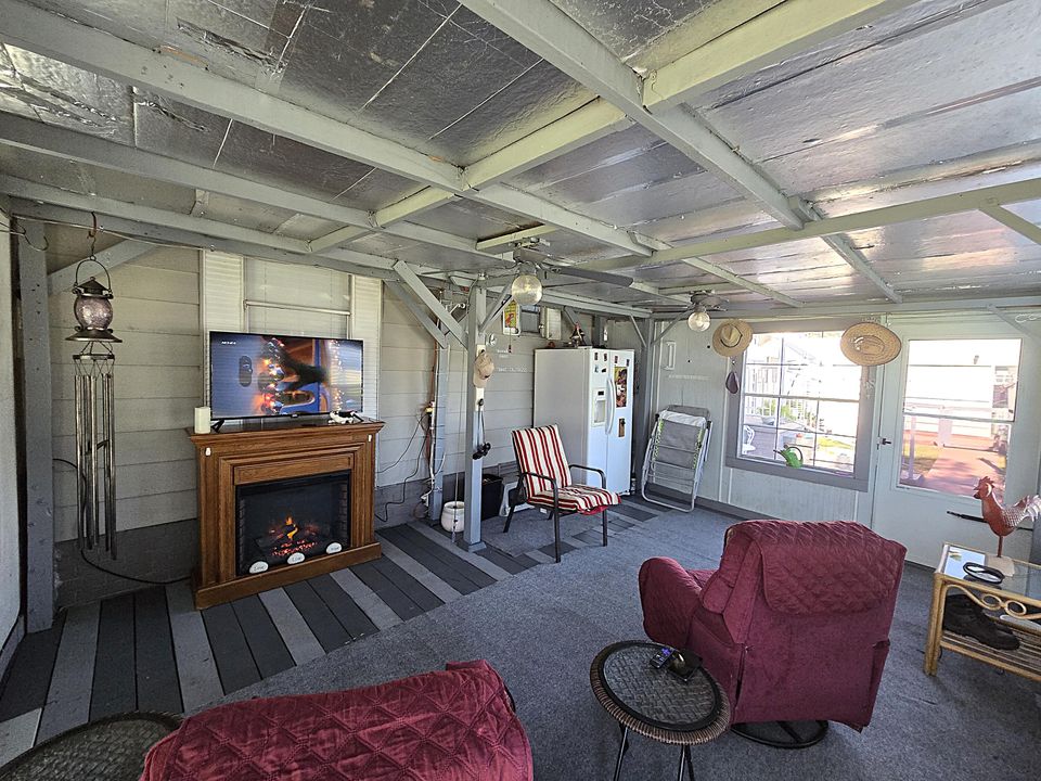 For Sale: $190,000 (2 beds, 2 baths, 1438 Square Feet)