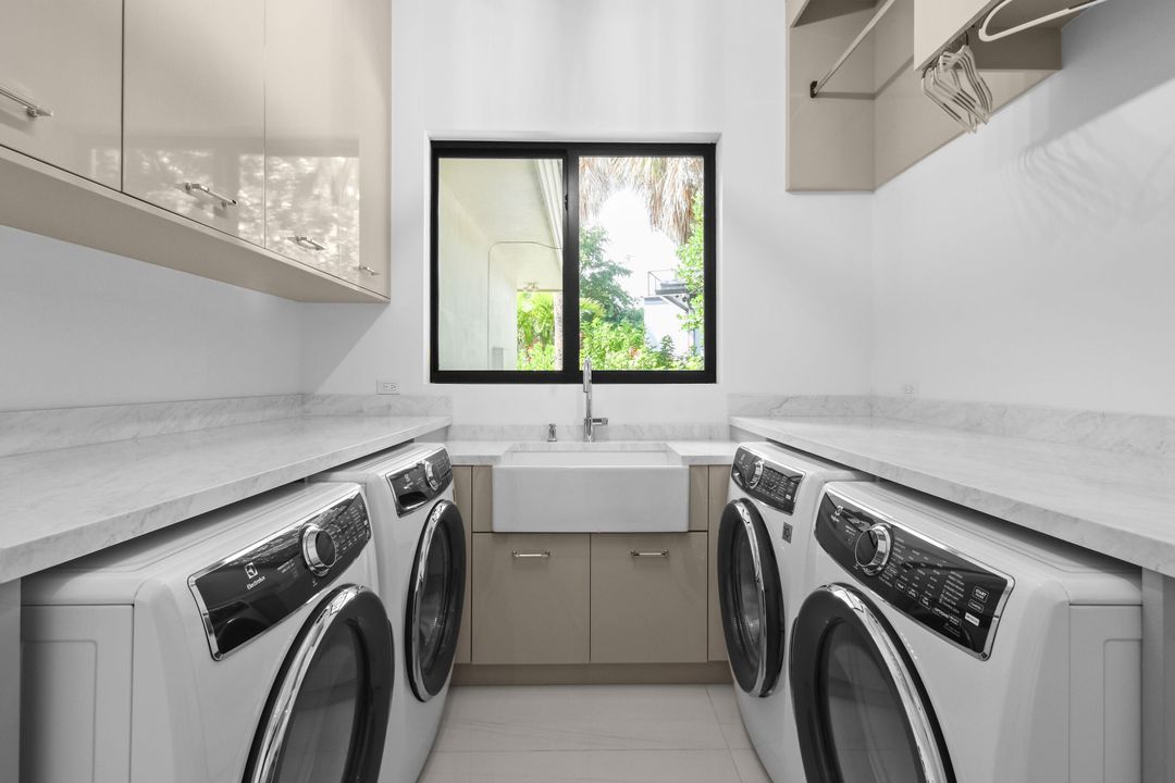 En Venta: $14,995,000 (5 camas, 6 baños, 7366 Pies cuadrados)