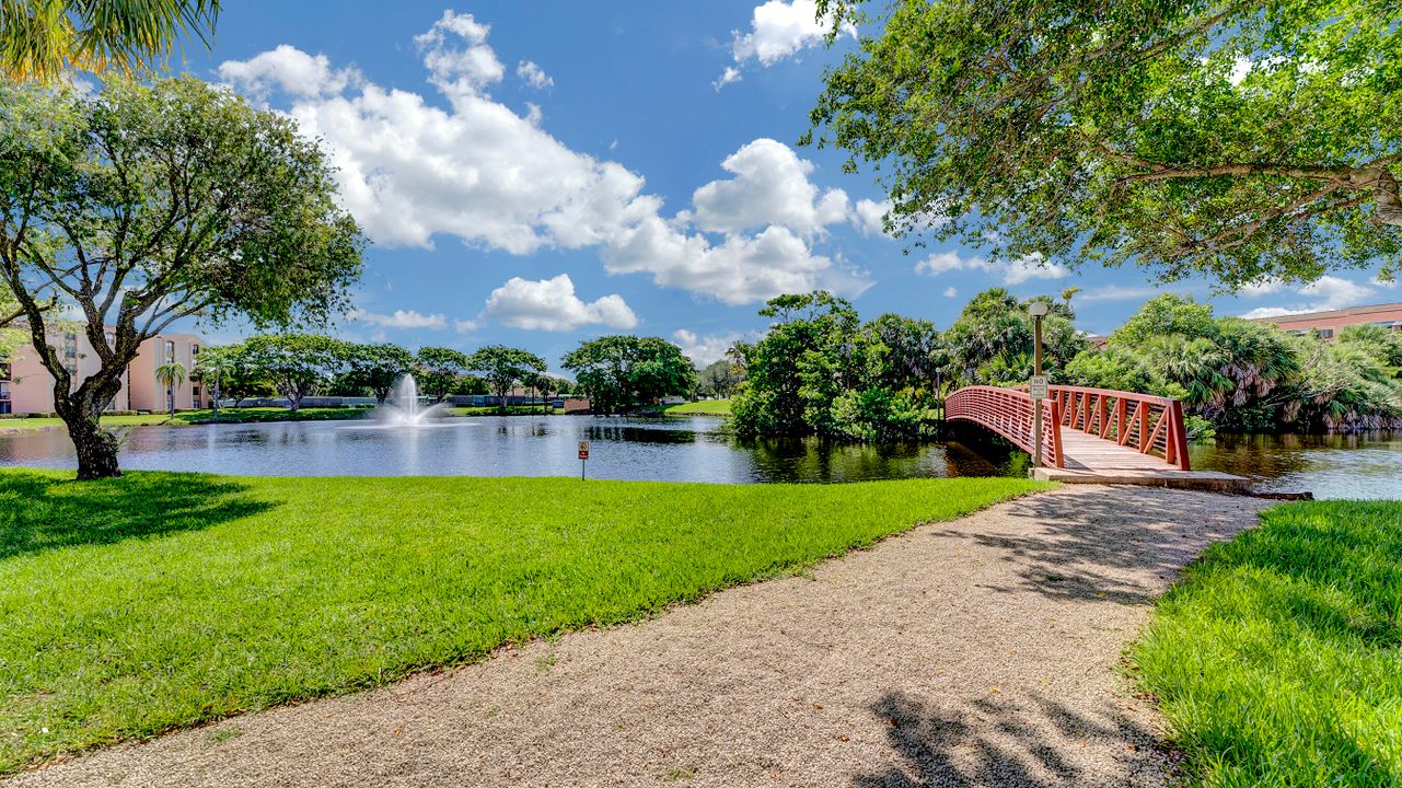 For Sale: $385,000 (2 beds, 2 baths, 1175 Square Feet)