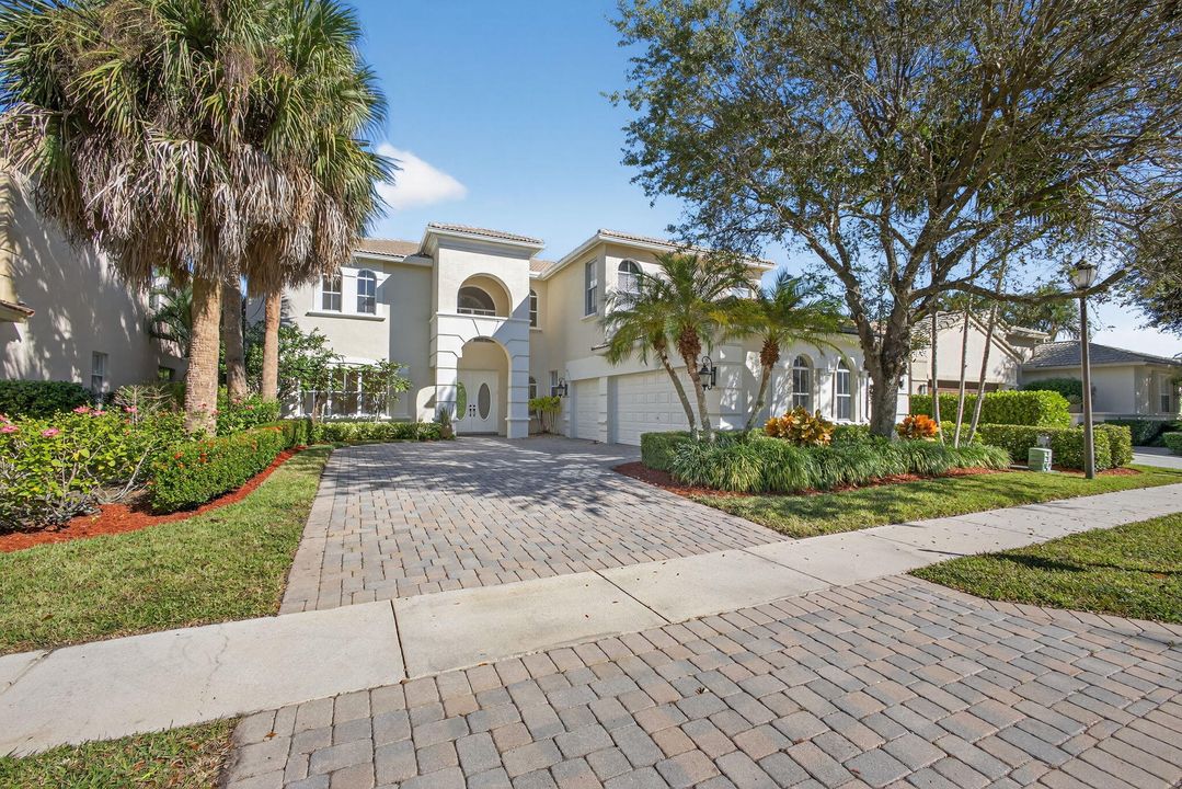 Active With Contract: $1,295,000 (6 beds, 4 baths, 3915 Square Feet)