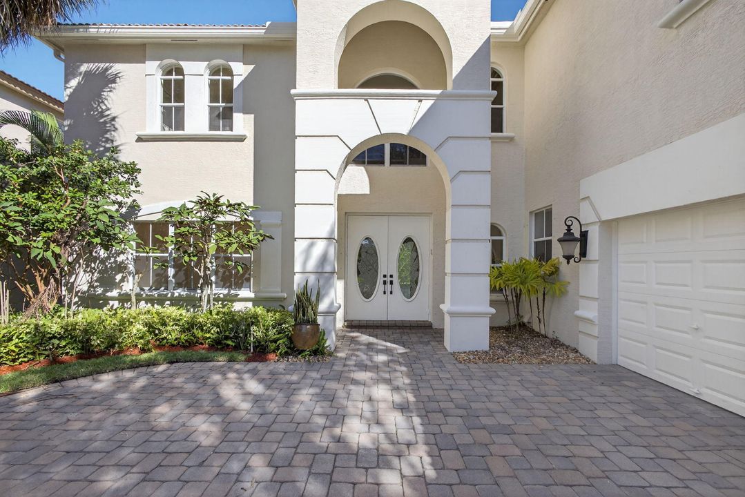 Active With Contract: $1,295,000 (6 beds, 4 baths, 3915 Square Feet)