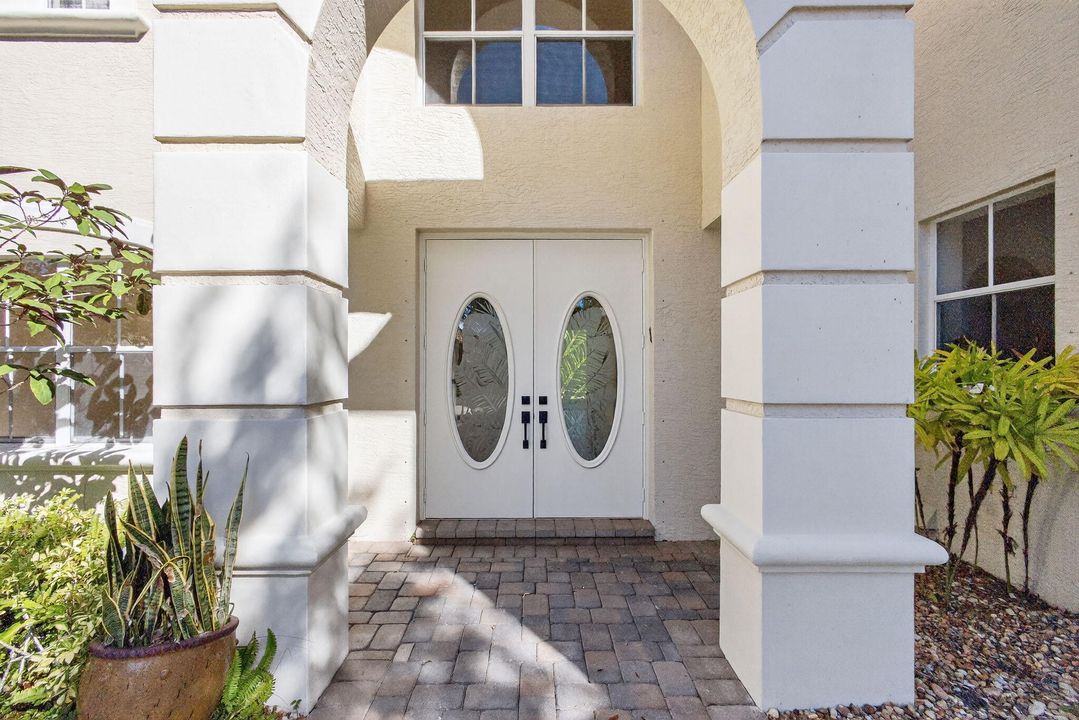 Active With Contract: $1,295,000 (6 beds, 4 baths, 3915 Square Feet)