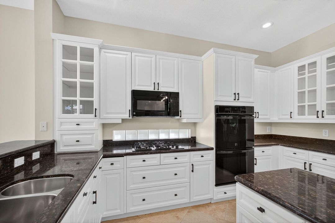 Active With Contract: $1,295,000 (6 beds, 4 baths, 3915 Square Feet)