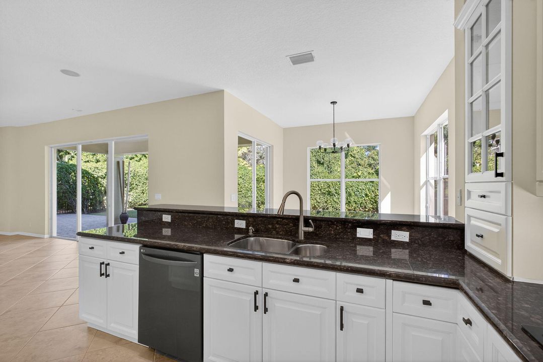 Active With Contract: $1,295,000 (6 beds, 4 baths, 3915 Square Feet)