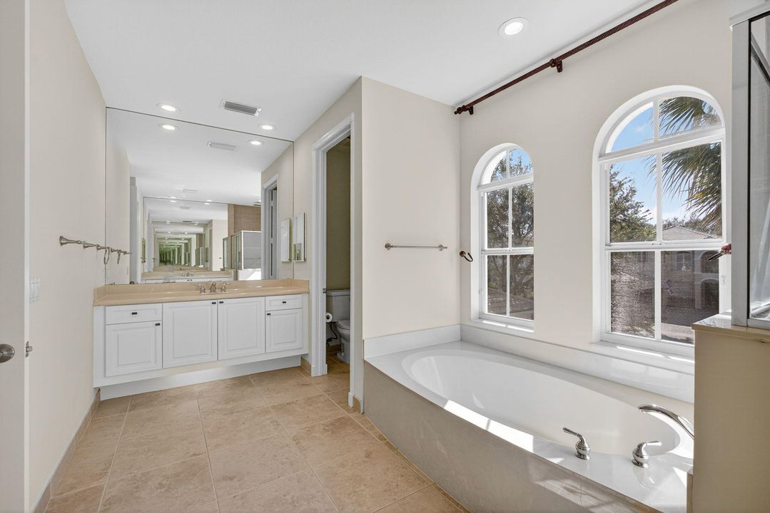 Active With Contract: $1,295,000 (6 beds, 4 baths, 3915 Square Feet)