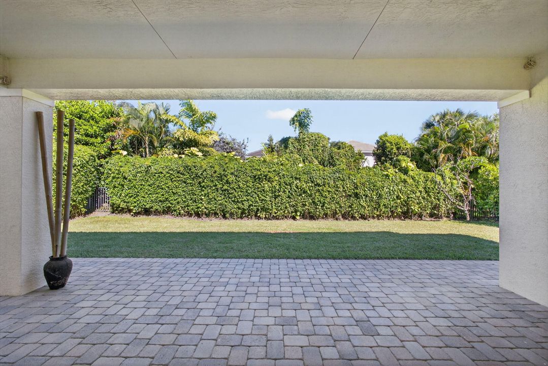 Active With Contract: $1,295,000 (6 beds, 4 baths, 3915 Square Feet)