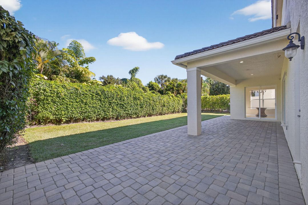 Active With Contract: $1,295,000 (6 beds, 4 baths, 3915 Square Feet)