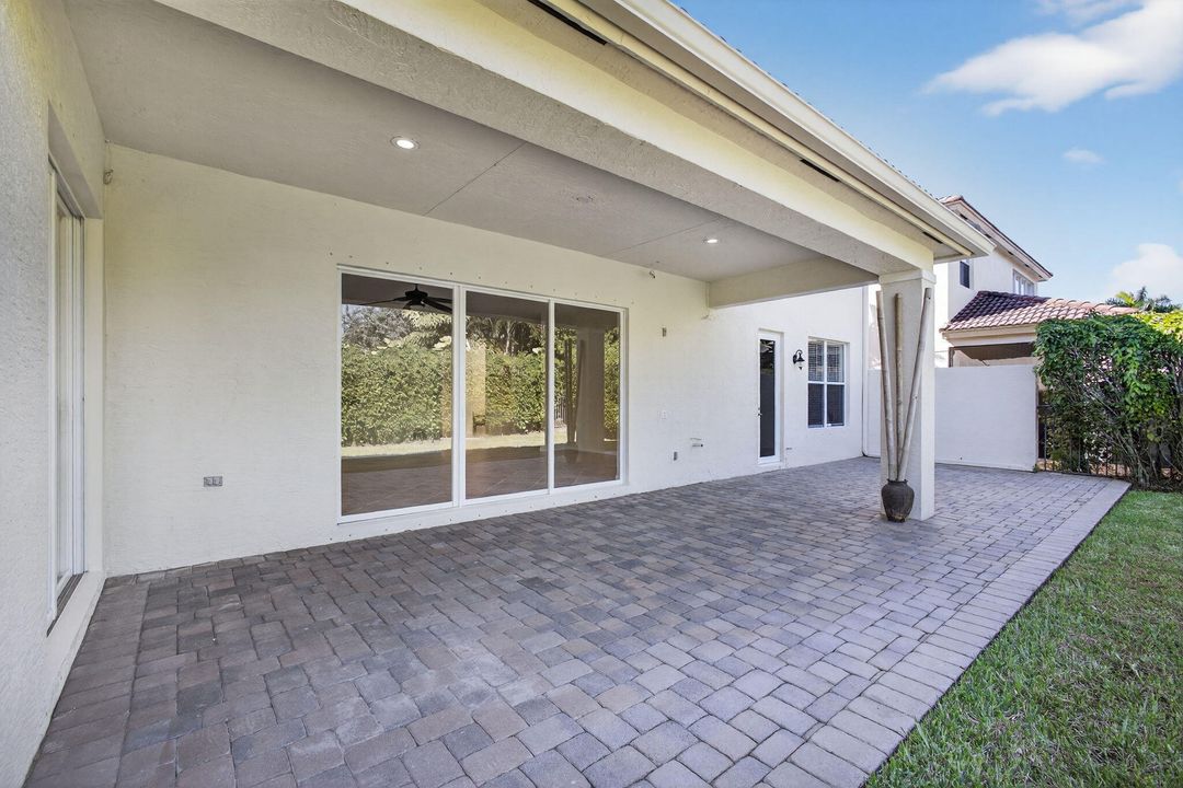 Active With Contract: $1,295,000 (6 beds, 4 baths, 3915 Square Feet)