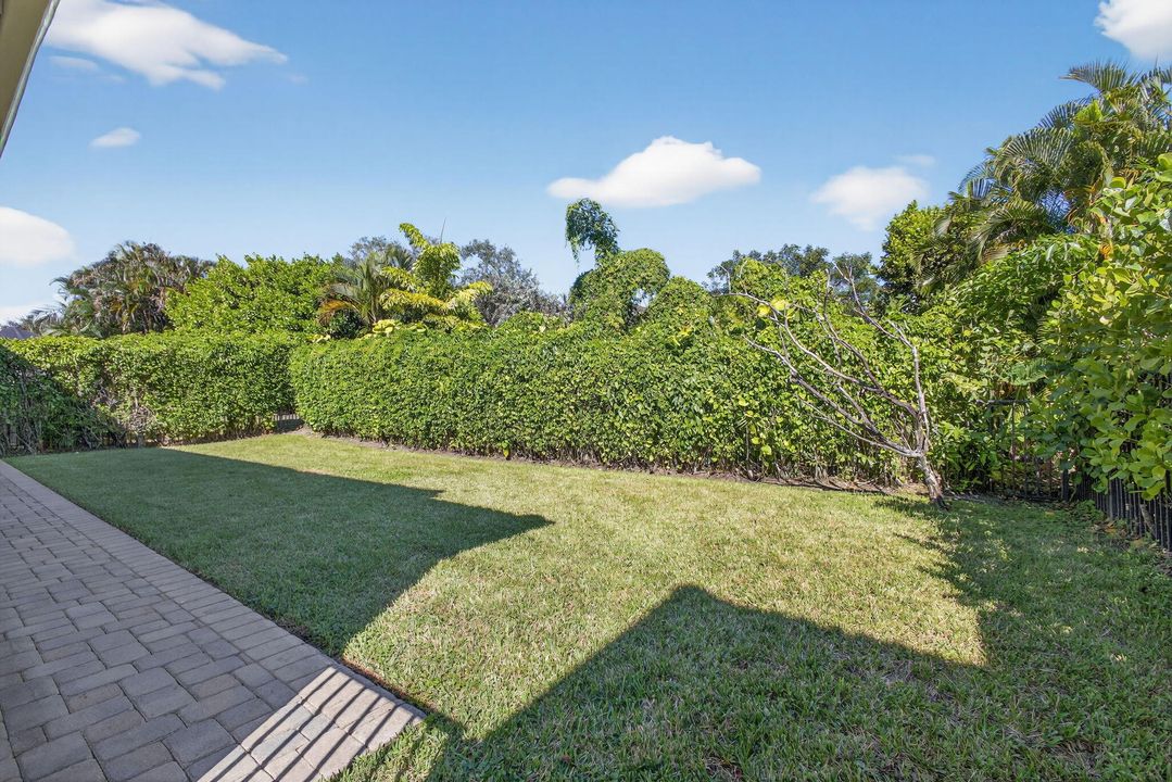 Active With Contract: $1,295,000 (6 beds, 4 baths, 3915 Square Feet)