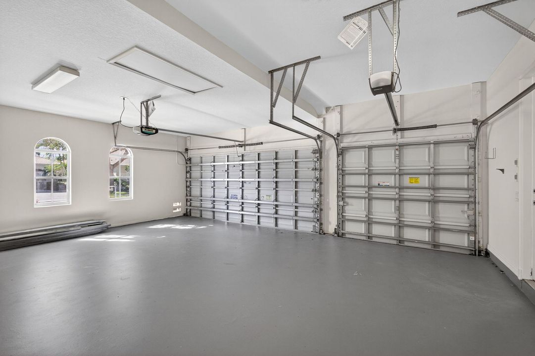 Active With Contract: $1,295,000 (6 beds, 4 baths, 3915 Square Feet)