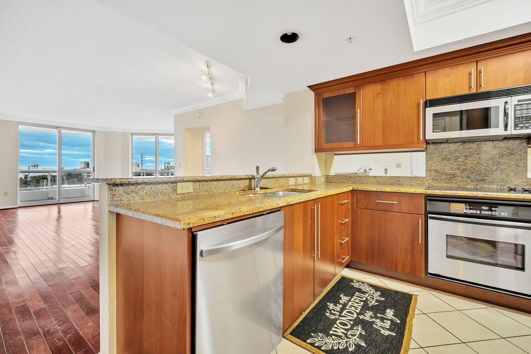 В аренду: $3,300 (2 спален, 2 ванн, 1236 Квадратных фут)