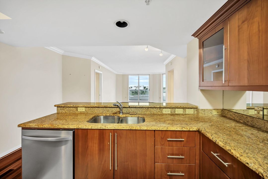 В аренду: $3,300 (2 спален, 2 ванн, 1236 Квадратных фут)