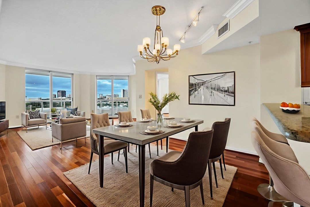 В аренду: $3,300 (2 спален, 2 ванн, 1236 Квадратных фут)