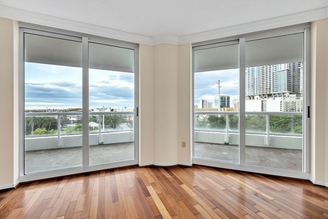 В аренду: $3,300 (2 спален, 2 ванн, 1236 Квадратных фут)