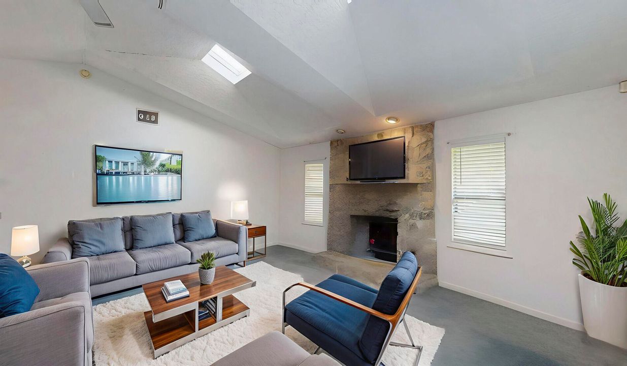 待售: $700,000 (3 贝兹, 3 浴室, 3292 平方英尺)